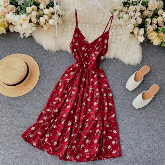 Free People Dresses & Skirts - BEAUTIFUL FLORAL DRESS
